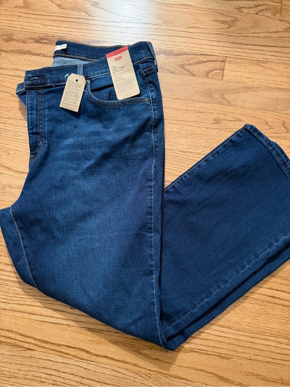 Women’s Dark Blue Classic 725 High Rise Boot Cut Jeans NWT